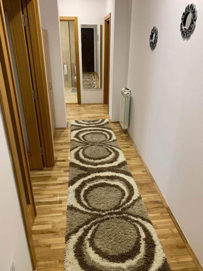 Lux Centro Palace Apartmani Čačak Екстериор снимка